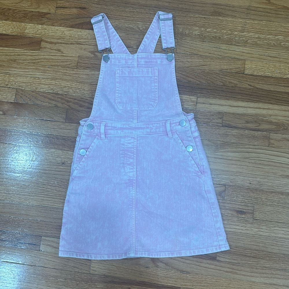 Jumper dress. Pretty.